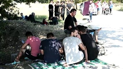More than a hundred Yazidis sleeping outside Greek refugee camp