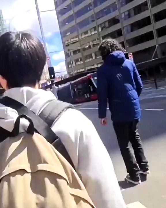 Un camion de pompiers et un tramway se percutent à Sydney
