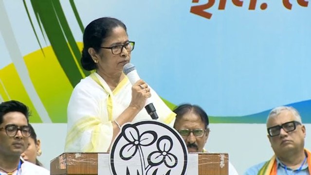 যতই চেষ্টা কর অভিষেক-আমার ভাগাভাগি হবে না: মমতা বন্দ্যোপাধ্যায় | Oneindia Bengali