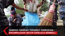 Ratusan Prajurit TNI AL Bersih-bersih Sampah di Pantai Kenjeran