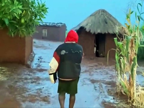 Trước khi gặp Quang Linh gia đình Lôi Con sống trên bản: Chỉ có nhà đất nhỏ, cực nghèo khó