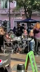 المارة في الأرجنتين يساعدون طفل تائه في العثور على والده بطريقة مبتكرة