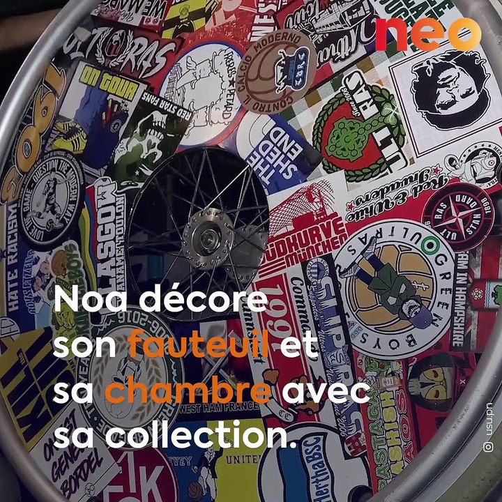 Atteint d'infirmité motrice et cérébrale, Noa collectionne des stickers de supporteurs de foot du monde entier