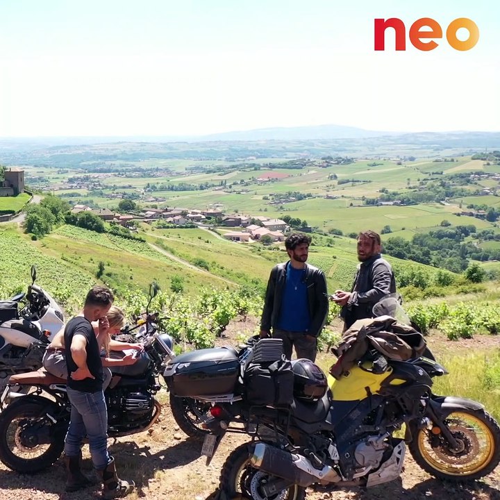 Ces motards participent à un rallye peu banal pour découvrir le Beaujolais