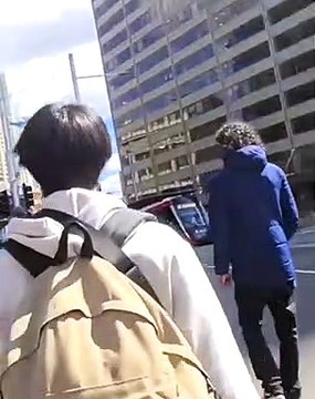 Un camion de pompiers rentre dans un tramway à Sydney