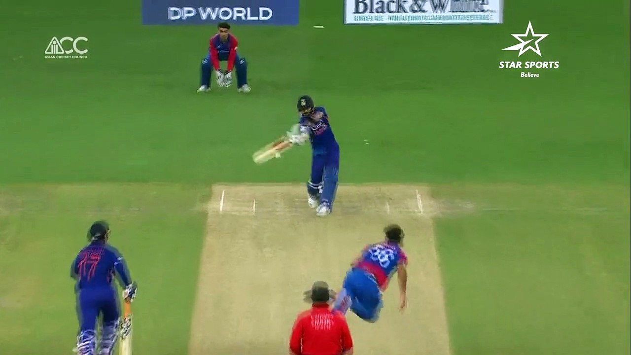 कोहली का जीवन बताता है कि अच्छे वक्त के बाद भी बुरा वक्त आ सकता है। लेकिन उस बुरे वक्त में संघर्ष नहीं छोड़ा तो अच्छा वक्त दोबारा पलटकर आएगा। ❤️  #ViratKohli