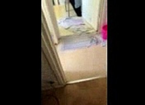 Les eaux usées des voisins inondent l'appartement situé au rez-de-chaussée