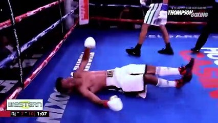 Le boxeur Ruben Torres salue son adversaire pour le mettre KO
