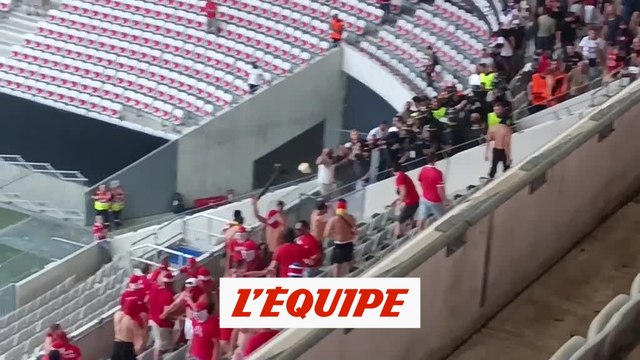 Les images des violences avant Nice-Cologne - Football - C4