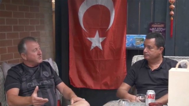 Acun Ilıcalı, evine Türk bayrağı asan Hull City taraftarını ziyaret etti