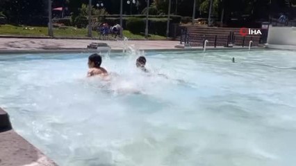 Güneşi gören çocuklar soluğu yine süs havuzlarında aldı