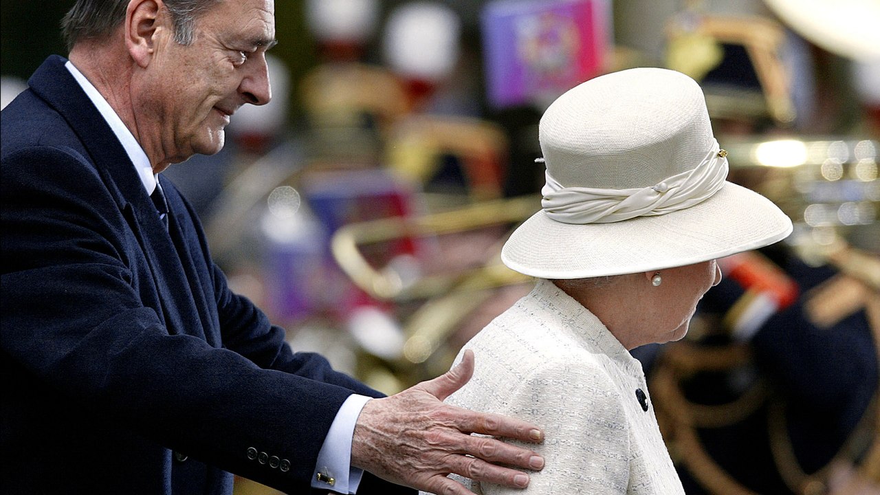 Entorse du protocole de Chirac, «sauce de salade» avec Mitterrand... Elizabeth II et la France en 5 anecdotes