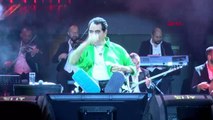 İBRAHİM TATLISES, MUĞLA'NIN ARDINDAN MANİSA'DA DA TEKERLEKLİ SANDALYEYLE KONSER VERDİ