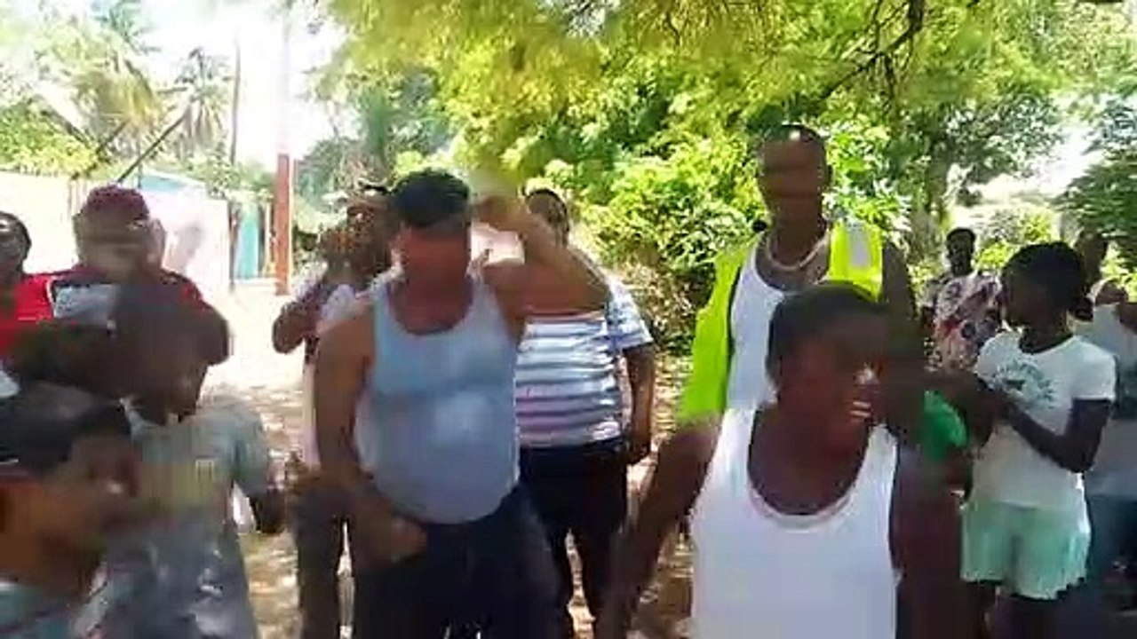 Residentes en Pedernales piden arreglos de calles