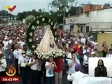 Feligreses rinden honores a la Virgen del Valle durante un peregrinaje de 7 km en Monagas