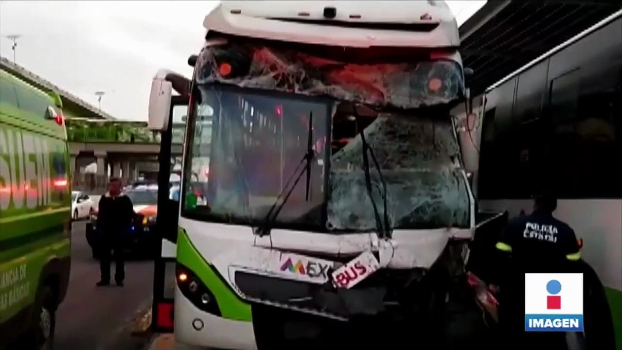 Choque entre dos unidades del Mexibús deja 26 heridos
