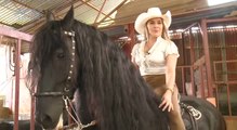 mqn-Marcela Jiménez tiene 33 años, es vecina de Alajuelita y su amor por los caballos nació paralelo de cuando ella nació-080-922