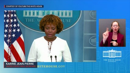 News of Queen's death breaks during White House briefing