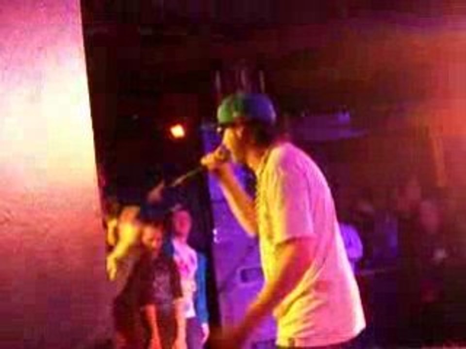 Dabaaz - Vodka, caramel, chewing-gum fraise (remix live)