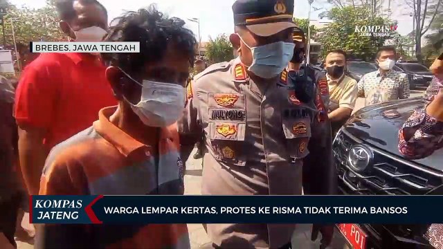 Warga di Brebes Lempar Kertas, Protes ke Risma Tidak Terima Bansos