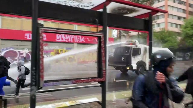 Estudiantes vuelven a protestar por mejoras a la educación en Chile