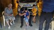 Annelerinin evde yalnız bıraktığı iki çocuk, gece sokakta polis tarafından bulundu