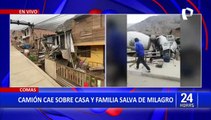 Comas: Camión cae sobre vivienda y familia se salva de milagro