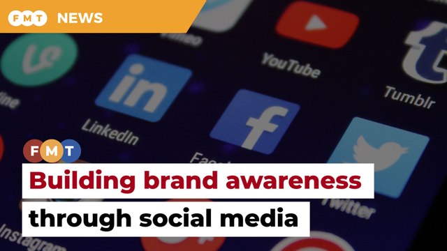 Attracting customers through effective social media marketing