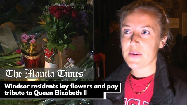 Windsor residents lay flowers and pay tribute to Queen Elizabeth II