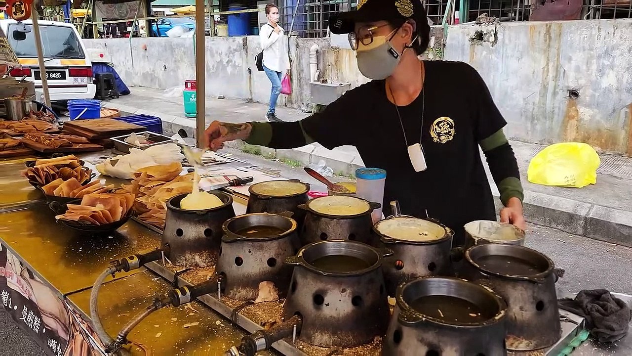 Malaysian Style Crispy Apam Balik Making   Tasty Apam Balik in Kuala Lumpur   Malaysian Street Food