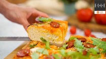 Focaccia aux oignons et au chorizo