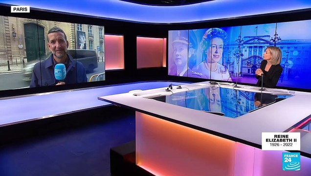 Décès d'Elizabeth II : les hommages devant l’ambassade britannique à Paris