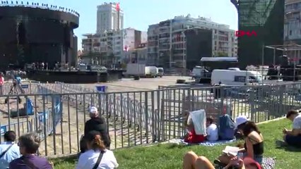 Tarkan'ın yeni sahnesi hazırlandı, hayranları yer tutmaya başladı