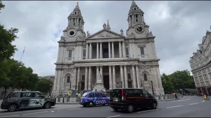 Londra'daki St. Paul Katedrali'nin çanları Kraliçe Elizabeth için çaldı