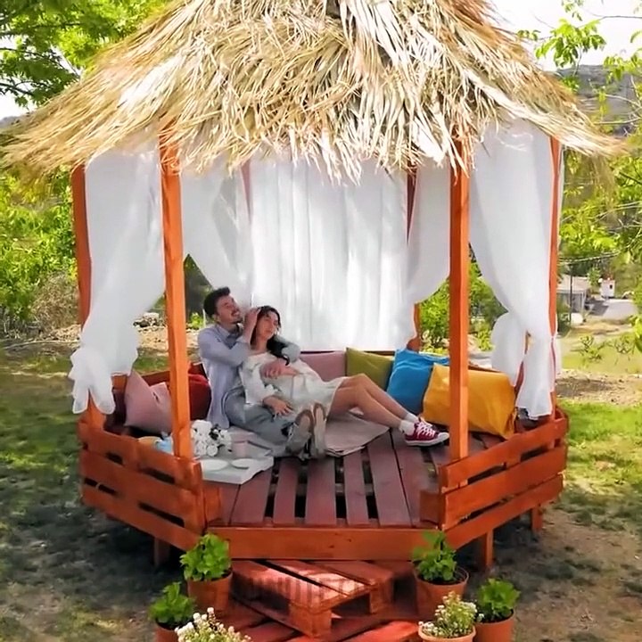 Transform old pallets into custom backyard items -- Pallet Crafts