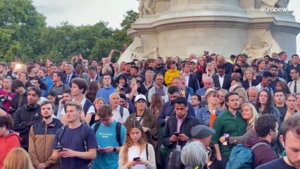 Elizabeth II.: "Konstante im Herzen, Quelle des Trostes und einigende Kraft der Briten"