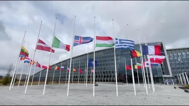 Son dakika haber... İngiltere Kraliçesi 2. Elizabeth'in ölümü - Brüksel'deki NATO Karargahında bayraklar yarıya indirildi