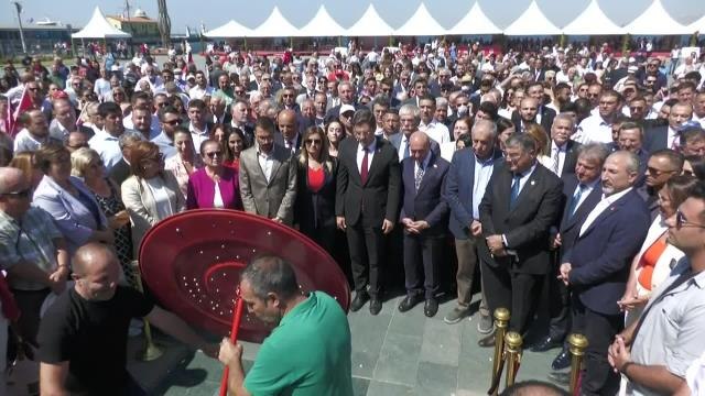 İzmir gündem haberleri | İzmir'de Çifte Kutlama. Deniz Yücel: Önümüzdeki Dönem Talan ve Tek Adam Rejiminin Ağır Tahribatına Çözüm Üreteceğimiz Tarihi Bir Eşiktir