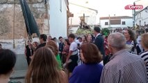 Noche de reencuentros en Alanís y El Pedroso con las procesiones de sus patronas