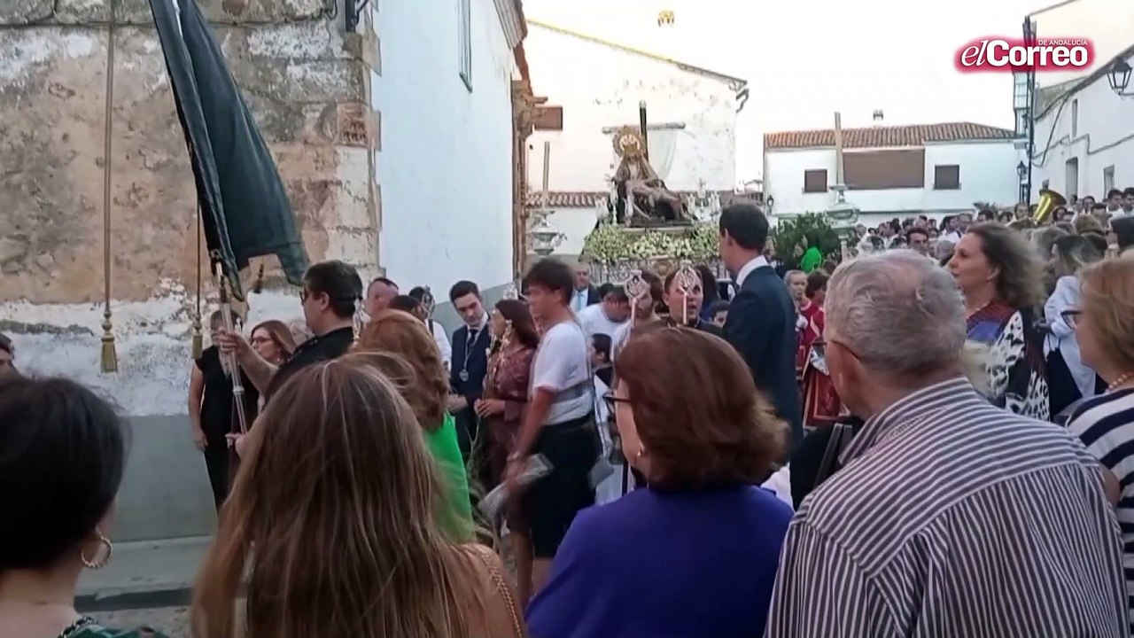 Noche de reencuentros en Alanís y El Pedroso con las procesiones de sus patronas