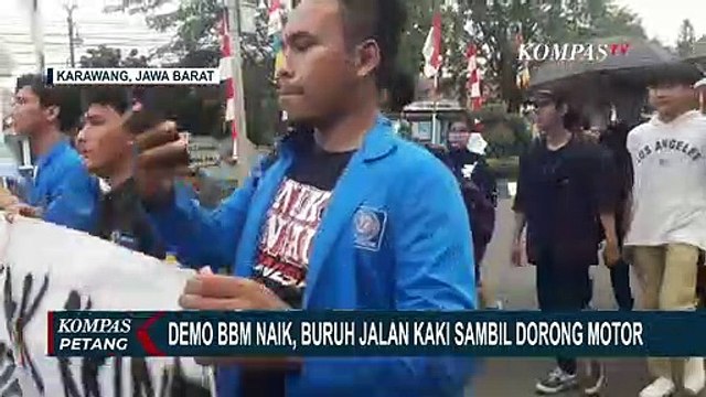 Protes Kenaikan BBM, Mahasiswa dan Buruh di Karawang Berorasi Sambil Dorong Motor