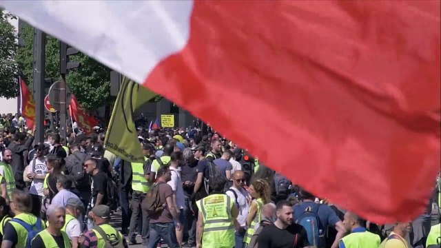 Derrière nos écrans de fumée Bande-annonce (UK)