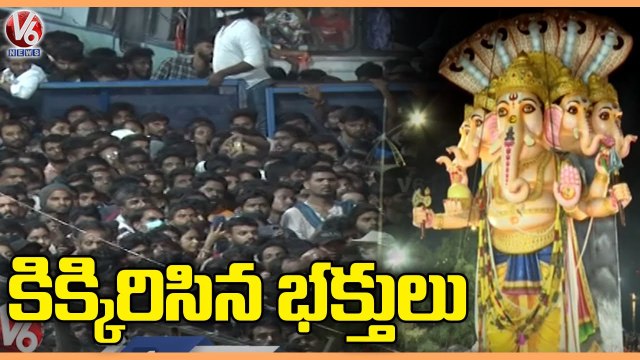 Devotees Rush At Tank Bund To See Khairatabad Ganesh Nimajjanam | Ganesh Nimajjanam 2022 | V6 News (2)