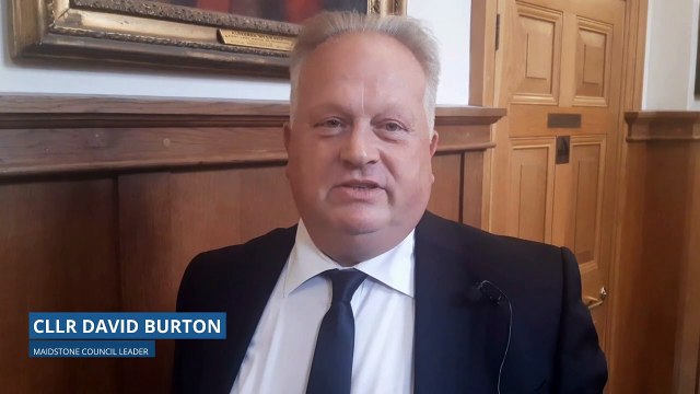 Maidstone council leader David Burton and mayor Derek Mortimer pay tribute to The Queen