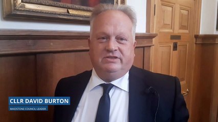 Maidstone council leader David Burton and mayor Derek Mortimer pay tribute to The Queen