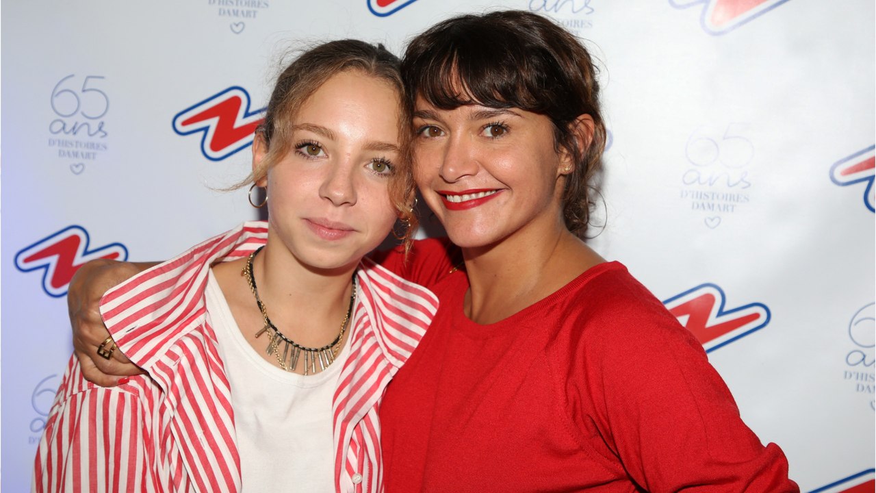 GALA VIDEO - Le saviez-vous ? Emma de Caunes : sa fille Nina marche dans ses pas