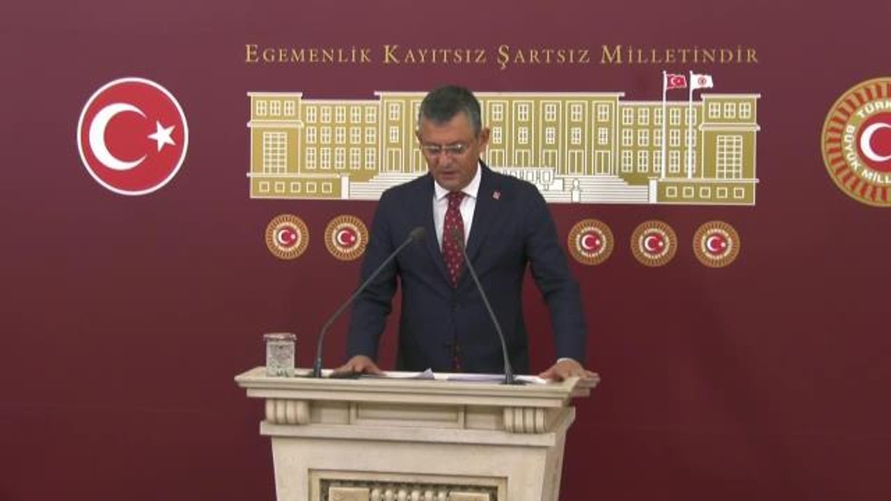 Özgür Özel'den Cumhurbaşkanı Erdoğan'a: "Abdullah Öcalan'a Mektup Yazdırdınız. O Mektubu İstanbul'un Göbeğinde Okuttunuz. Abdullah Öcalan, Senin...
