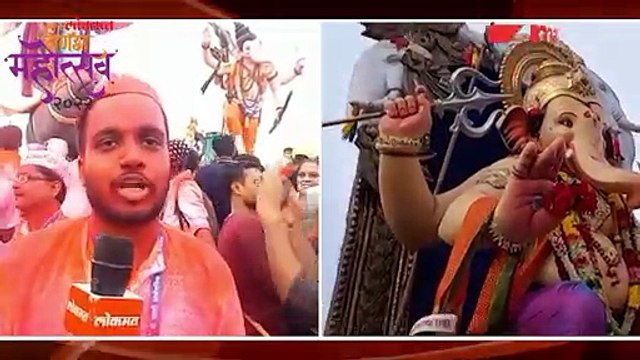 बाप्पाला निरोप देताना गणेशभक्त भावूक