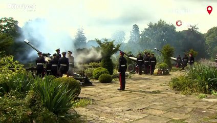 Kraliçe için 96 pare top atışı