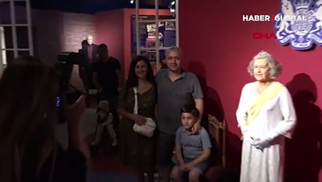 Eskişehir'de, Kraliçe 2'nci Elizabeth'in balmumu heykeline yoğun ilgi